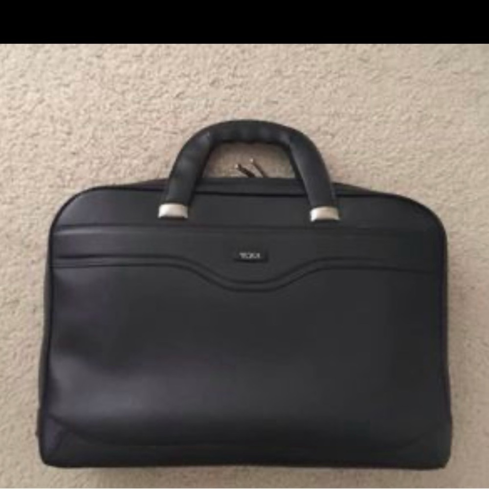 Tumi Black Executive Briefcase with Sleek Design
